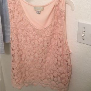 I am selling a light pink tank top!!💗